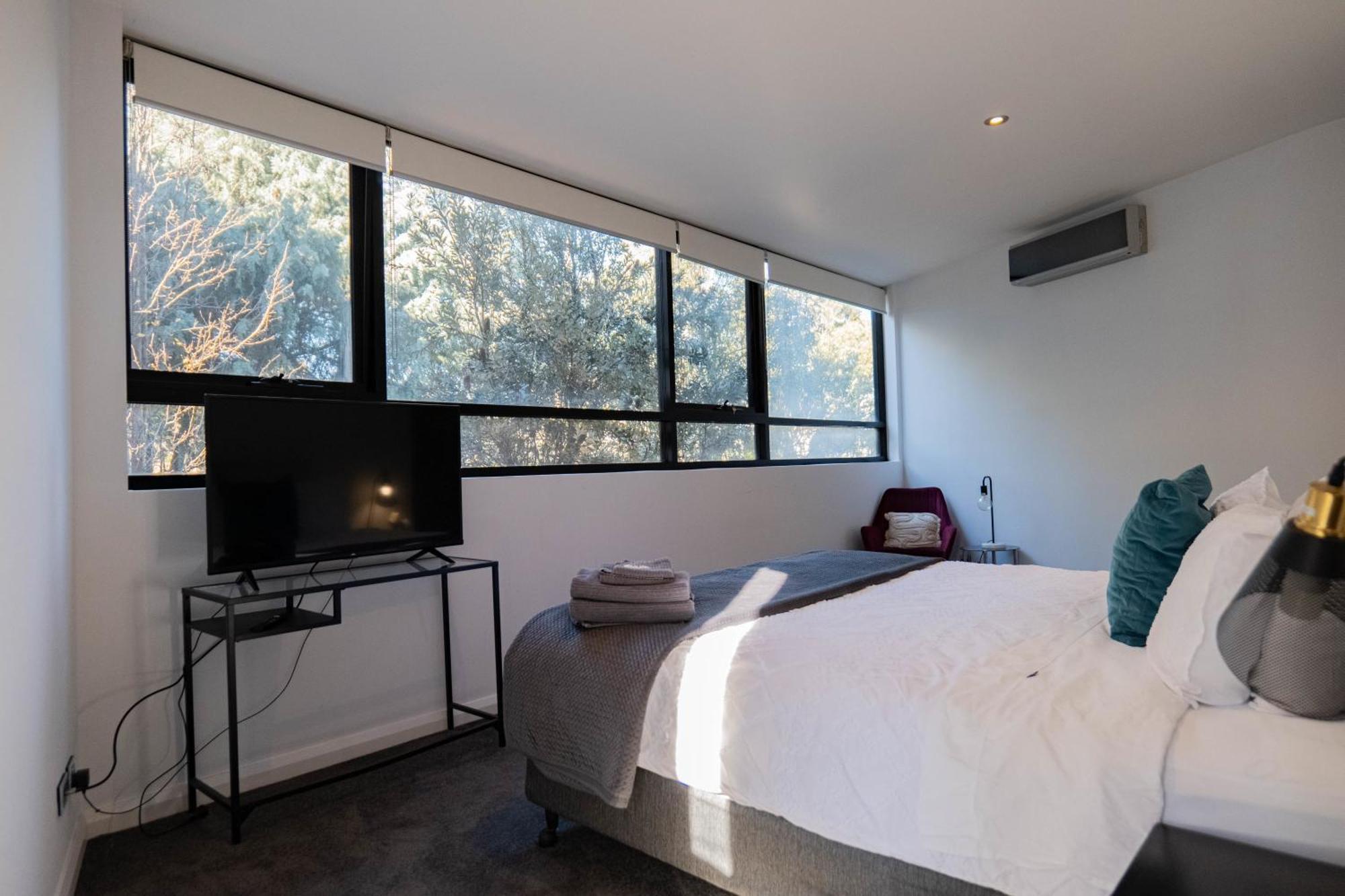 Large Executive 3 Bedroom Yarralumla Eksteriør bilde