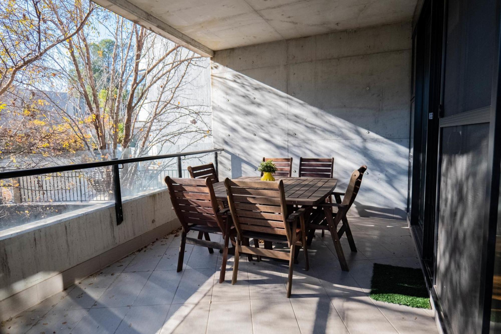 Large Executive 3 Bedroom Yarralumla Eksteriør bilde